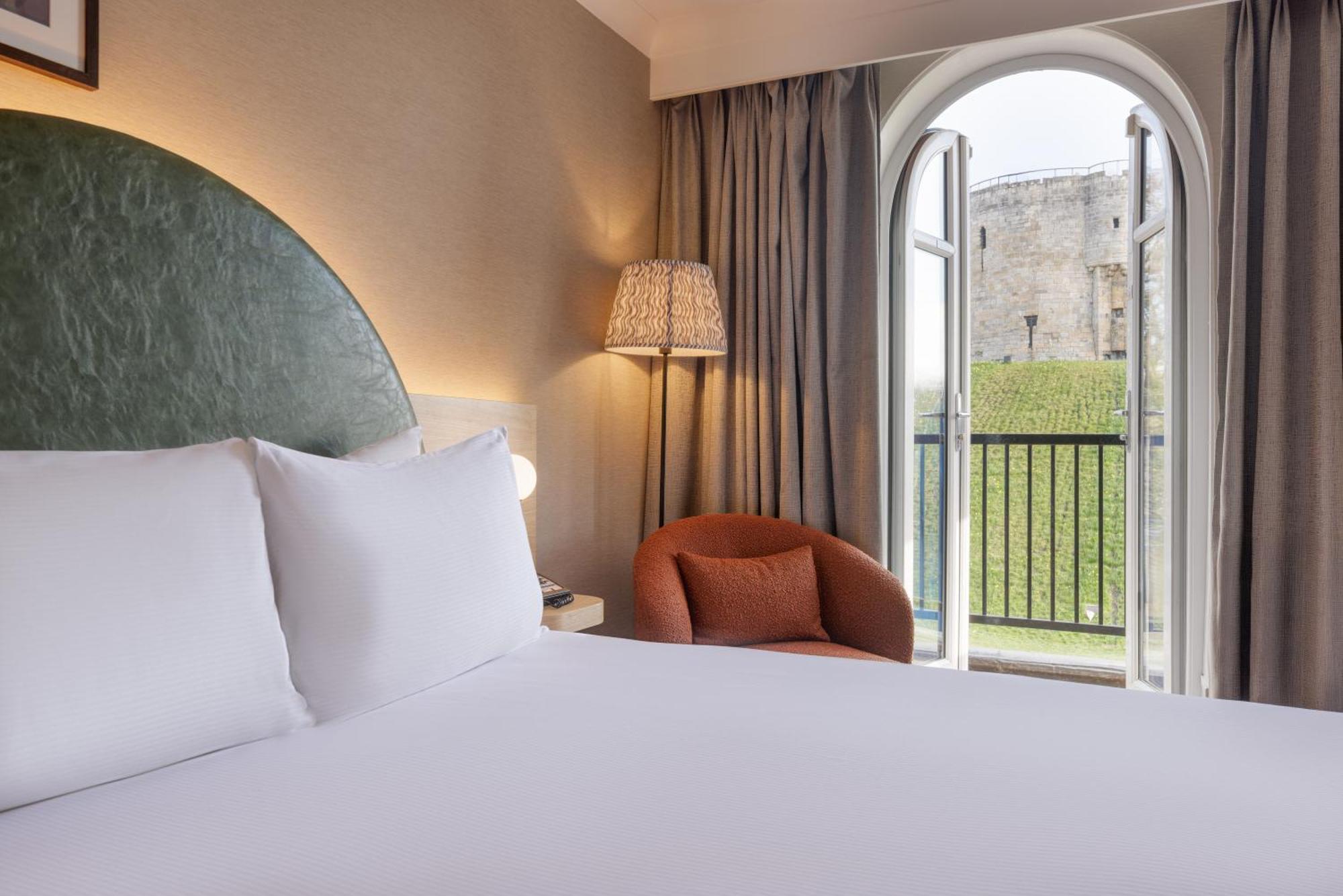 Hilton York Hotel Room photo